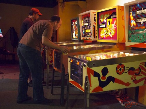 Keith and Bowen, two super great pinball players (currently ranked #1 and #3 in the world rankings). (pic by Eric)